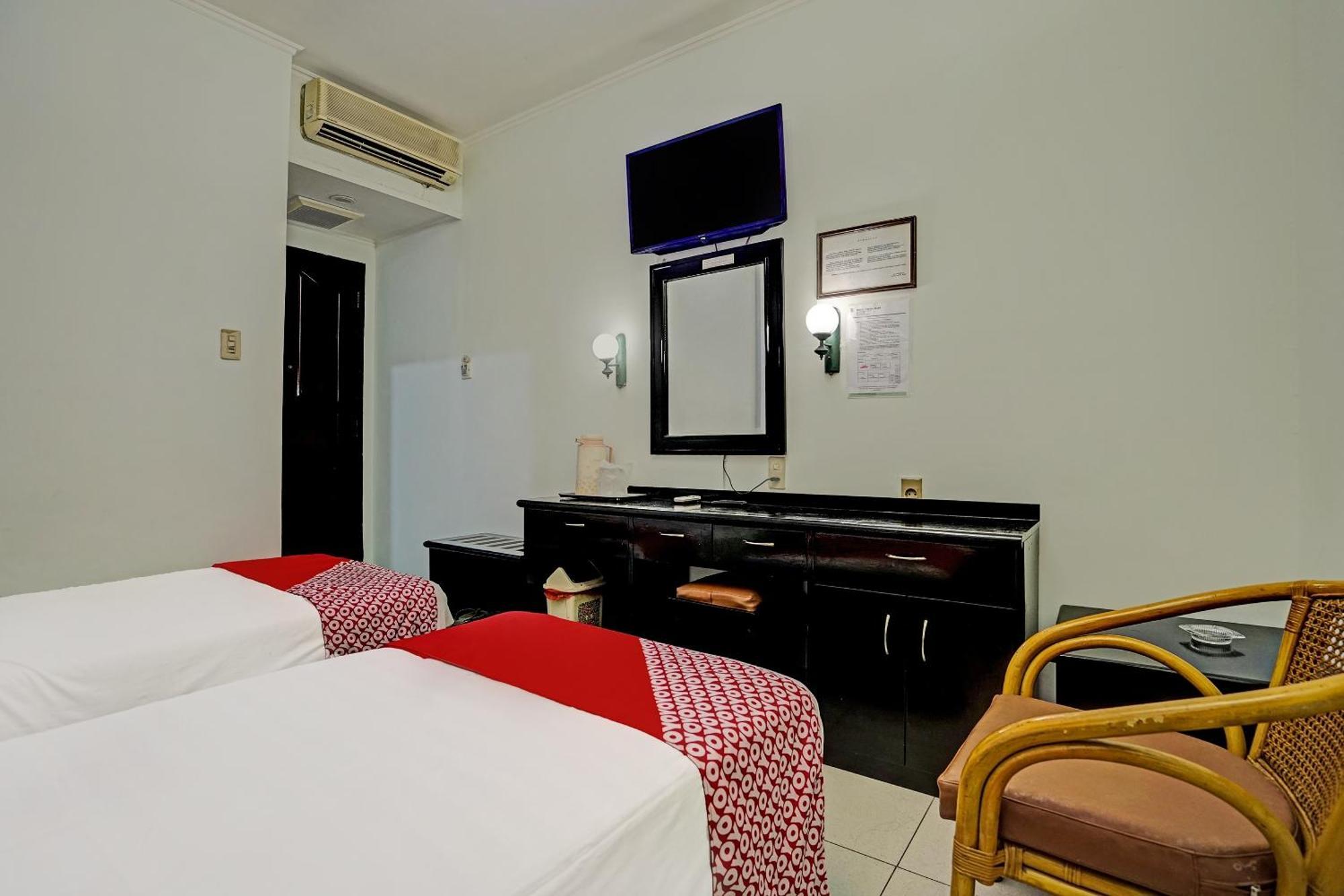Super Oyo 91805 Hotel Wisma Bari Палембанг Экстерьер фото