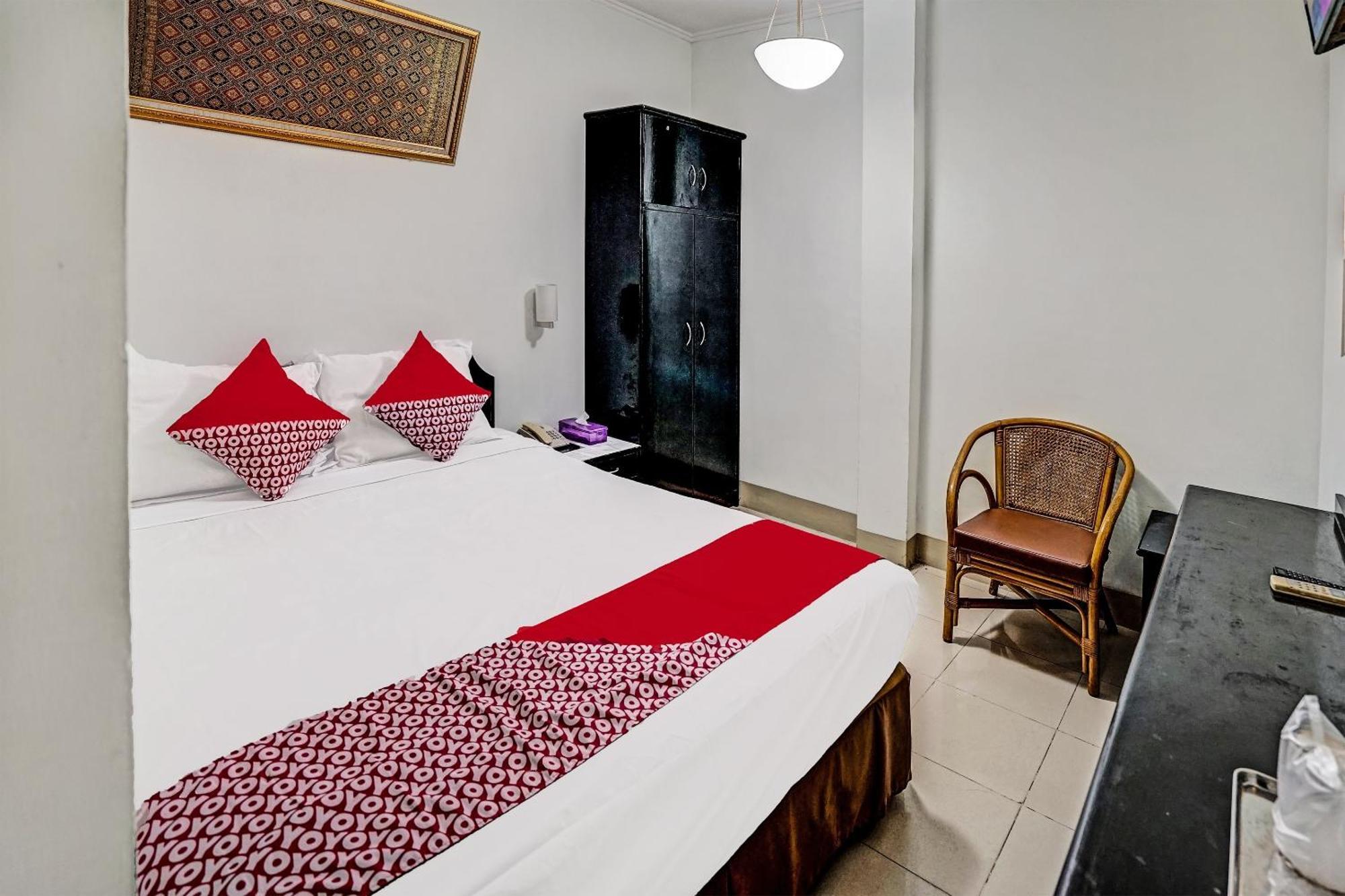 Super Oyo 91805 Hotel Wisma Bari Палембанг Экстерьер фото